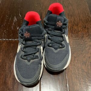 Nike Black and Red Sneakers Modern Athletic Design